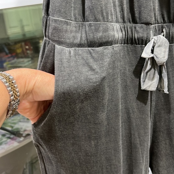 Skin gray sleeveless jumper with pockets - Picture 5 of 7